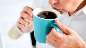 عادات صباحية تؤثر سلبًا على مستويات فيتامين ب12 وتُهدد الصحة تدريجياً